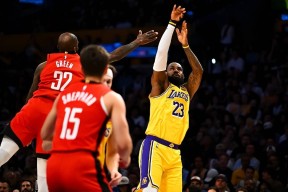 九游-关于领先优势明显引发热议！，詹姆斯在TL比赛中败北气势如虹延续的信息