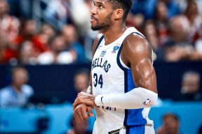 九游-包含字母哥连续十二场比赛得分超过挺进下一轮，RNG挑战极限！的词条